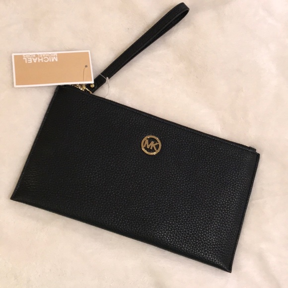 Michael Kors Handbags - 🆕{Michael Kors} Leather Wristlet